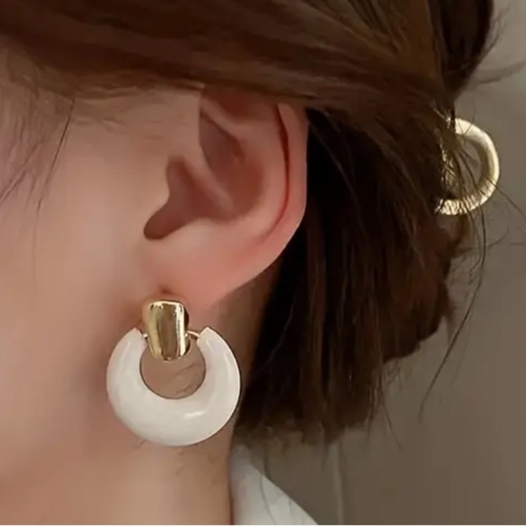 Stylish Chunky Enamel Drops 14K Plated Hollow Circular Pendant Vintage Earrings - Picture 6 of 8